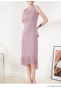 Round-neck sleeveless pleated irregular Tassels hem dress