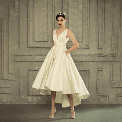 Ladies' V-neck irregular hemline sleeveless wedding dress
